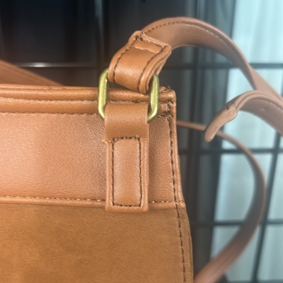 Vintage long strap shoulder bag. Faux Leather/suede with faux leather tassel. - Picture 4 of 9